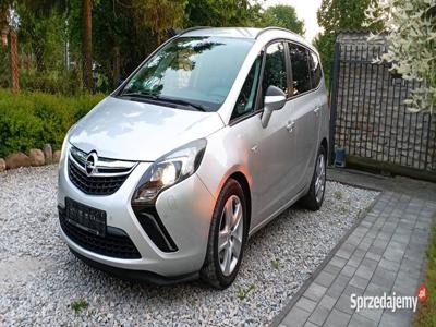 Opel zafira 2.0 diesel 165 KM rok 2013 bezwypadkowy