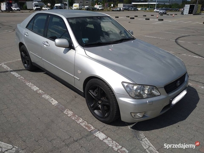 Lexus is 220 2.0 benz 2002r