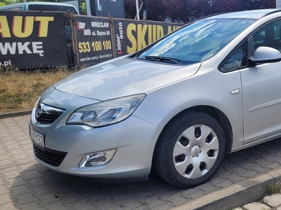 Opel Astra J Sports Tourer 1.3 CDTI ecoFLEX 95KM 2011