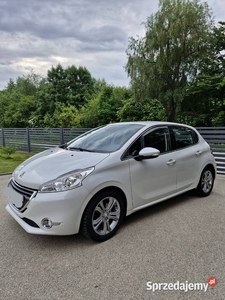 Peugot 208 1.2 benzyna