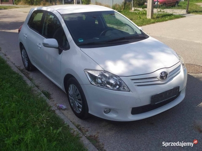 Toyota Auris 1.6 (132Km) benzyna 2011