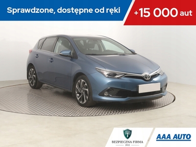 Toyota Auris II Hatchback 5d Facelifting 1.2 D-4T 116KM 2015