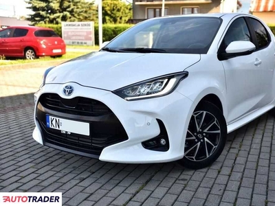 Toyota Yaris 1.5 hybrydowy 92 KM 2022r. (nowy)