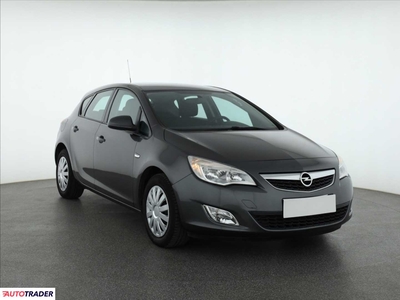 Opel Astra 1.6 113 KM 2011r. (Piaseczno)