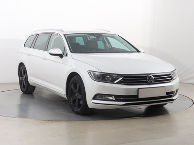 Volkswagen Passat B8 , Navi, Klimatronic, Tempomat, Parktronic