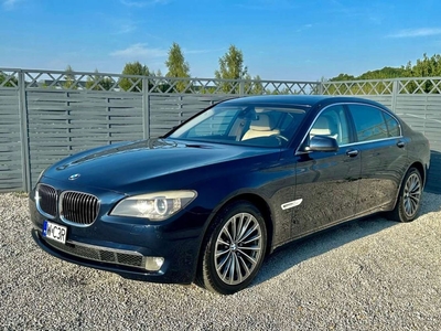 BMW Seria 7 F01 Sedan 740i 326KM 2012