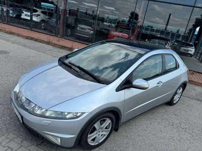 Honda Civic VIII Hatchback 3d 1.8 i-VTEC 140KM 2006