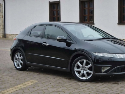 Honda Civic VIII Hatchback 3d 1.8 i-VTEC 140KM 2007