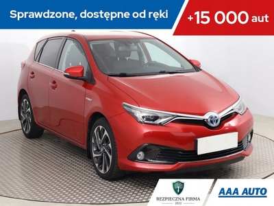 Toyota Auris II Hatchback 5d Facelifting 1.8 Hybrid 136KM 2016