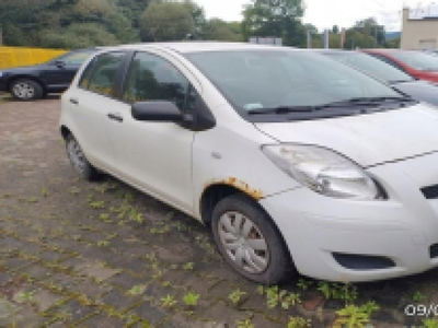 Toyota Yaris III Hatchback 5d 1.0 VVT-i 69KM 2011