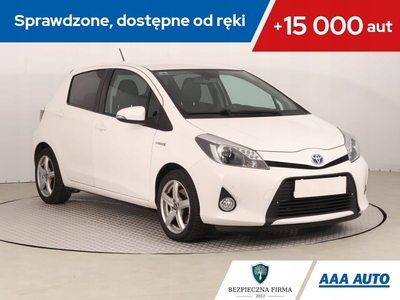 Toyota Yaris III Hatchback 5d Hybrid 100KM 2013