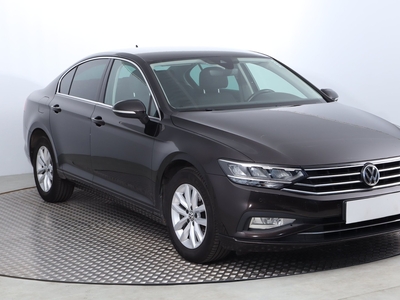 Volkswagen Passat B8 , Salon Polska, Navi, Klimatronic, Tempomat, Parktronic,