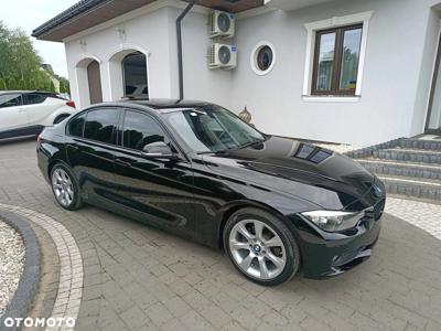 BMW Seria 3 320i Sport-Aut Sport Line