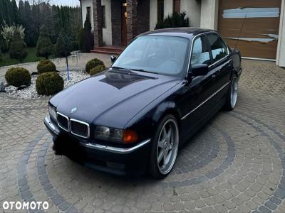 BMW Seria 7 740i V8