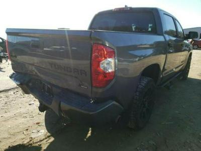 Toyota Tundra 2020, 5.7L, 4x4, CREWMAX SR5, od ubezpieczalni