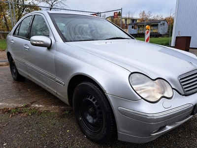 Mercedes Klasa C W203 Sedan W203 2.1 (C 220 CDI) 143KM 2000