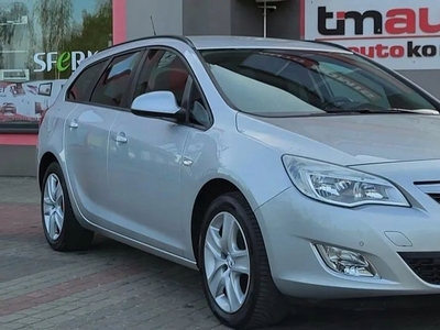 Opel Astra J Sports Tourer 1.7 CDTI ECOTEC 110KM 2012