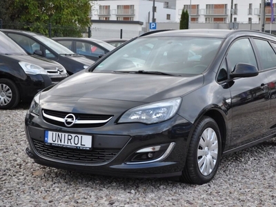 Opel Astra J Sports Tourer Facelifting 1.4 Turbo ECOTEC 140KM 2013