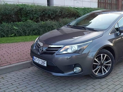 Toyota Avensis III Wagon Facelifting 2.0 D-4D 124KM 2014