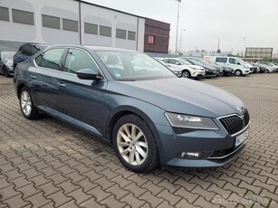 SKODA SUPERB sedan (limuzyna)