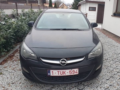 Astra 2015r,1400 benzyna