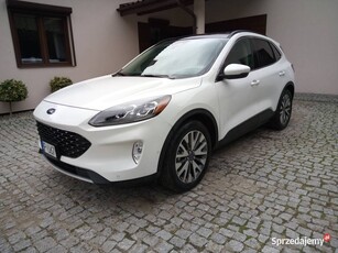 Ford Kuga Escape 2.5 Hybryd / 4x4 / Titanium