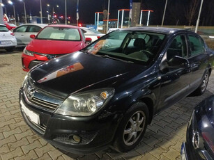 Opel Astra 2012 1.6 16V 100185km Sedan