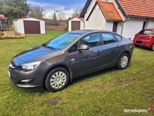 Opel Astra Active 1.4 listopad 2013 Sedan Przebieg 83 tys km