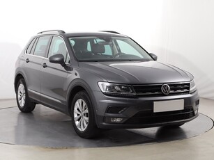 Volkswagen Tiguan , Salon Polska, VAT 23%, Klimatronic, Tempomat, Parktronic,