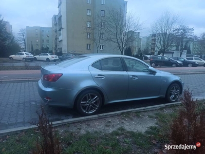 Piękny Lexus II IS 2200 Xenony adaptacyjne Kamera, ekran DVD, parktronici