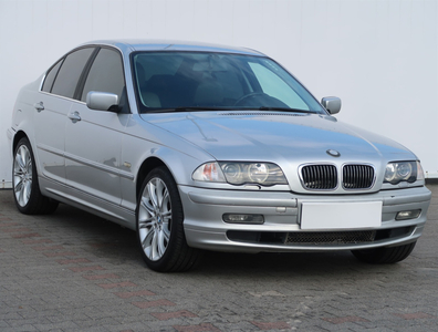 BMW 3 2000 330 i 215640km 4x4