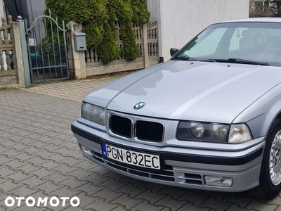 BMW Seria 3 318i