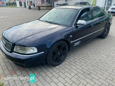 Audi A8 D2