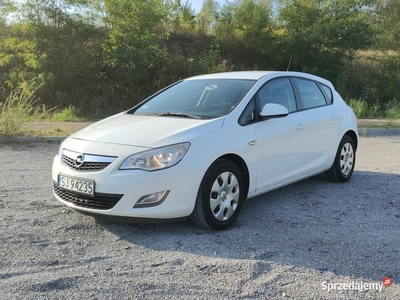 Opel Astra 2011 Bezwypadkowa Serwisowana Benzyna