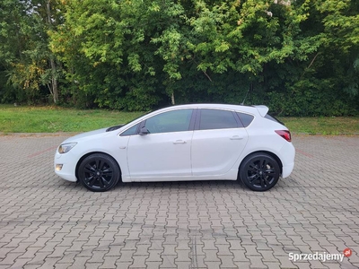 Opel Astra J Sport 2012r 1.4TB 140Km Serwis Mały Przebieg