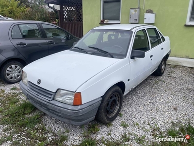 Opel Kadet 1.6 benzyna