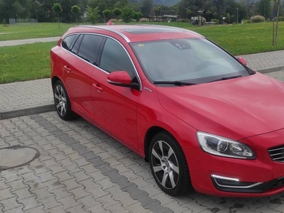 Volvo V60 D6 Hybrid Plug-in | AWD 4x4 | 2015 rok | diesel 2,4 + elektryk