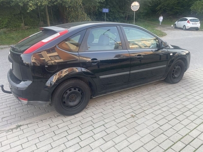 Ford Focus 1,6 benzyna, 2006r, bez rdzy, grzana szyba+ fotele+ hak