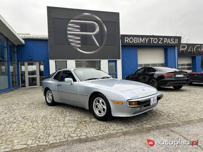 Porsche 944