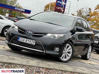 Toyota Auris 1.8 hybrydowy 99 KM 2014r. (Kościerzyna)