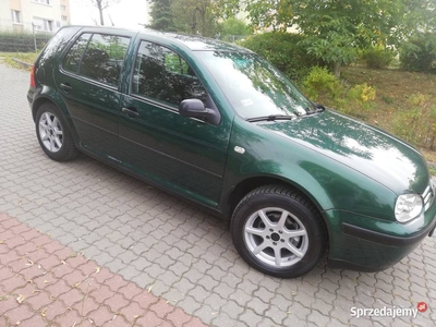 golf IV 1,6benz 2001 ,jezdzi ale sprzedaje jako uszkodzony