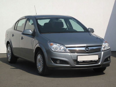 Opel Astra 2009 1.6 16V 132571km ABS klimatyzacja manualna