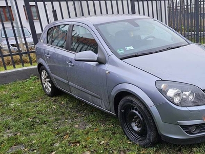 Opel Astra III 1.8 benzyna 2004r od 2021 w PL USZKODZONA !!!