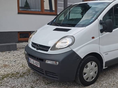 Opel vivaro 1.9 101km 2004r