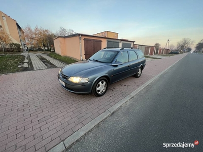 Sprzedam Opel Vectra 1.6 benzyna ładna !