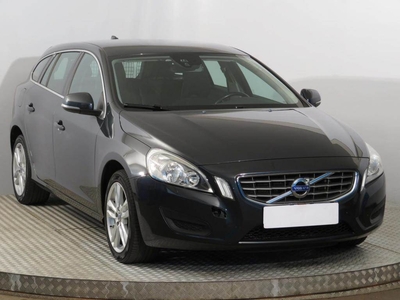 Volvo V60 2013 D2 170252km Kombi