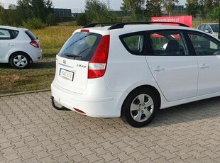 Hyundai i30 1 właściciel/B. Zadbany/Klima sprawna/Hak/10 poduszek/Bezwypadkowy