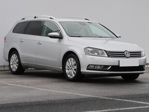 Volkswagen Passat B7 , 177 KM, DSG, Navi, Xenon, Bi-Xenon, Klimatronic, Tempomat,