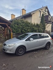 Opel Astra J rok 2011 1.7 CRDI