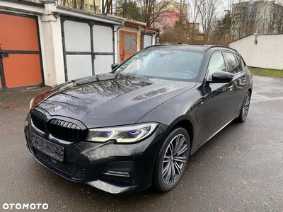 BMW Seria 3 330e xDrive M Sport sport